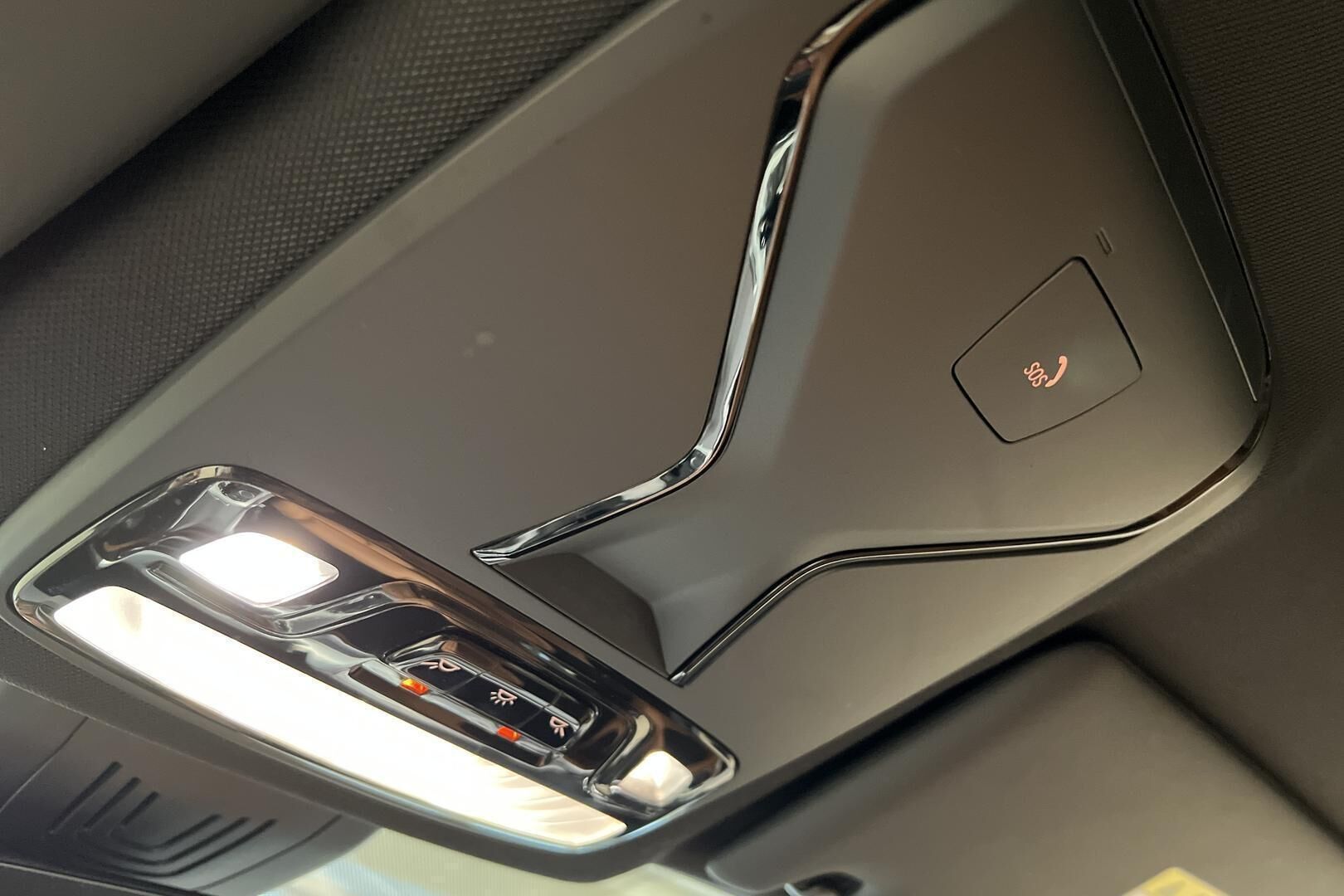 BMW i4 iso kuva 30