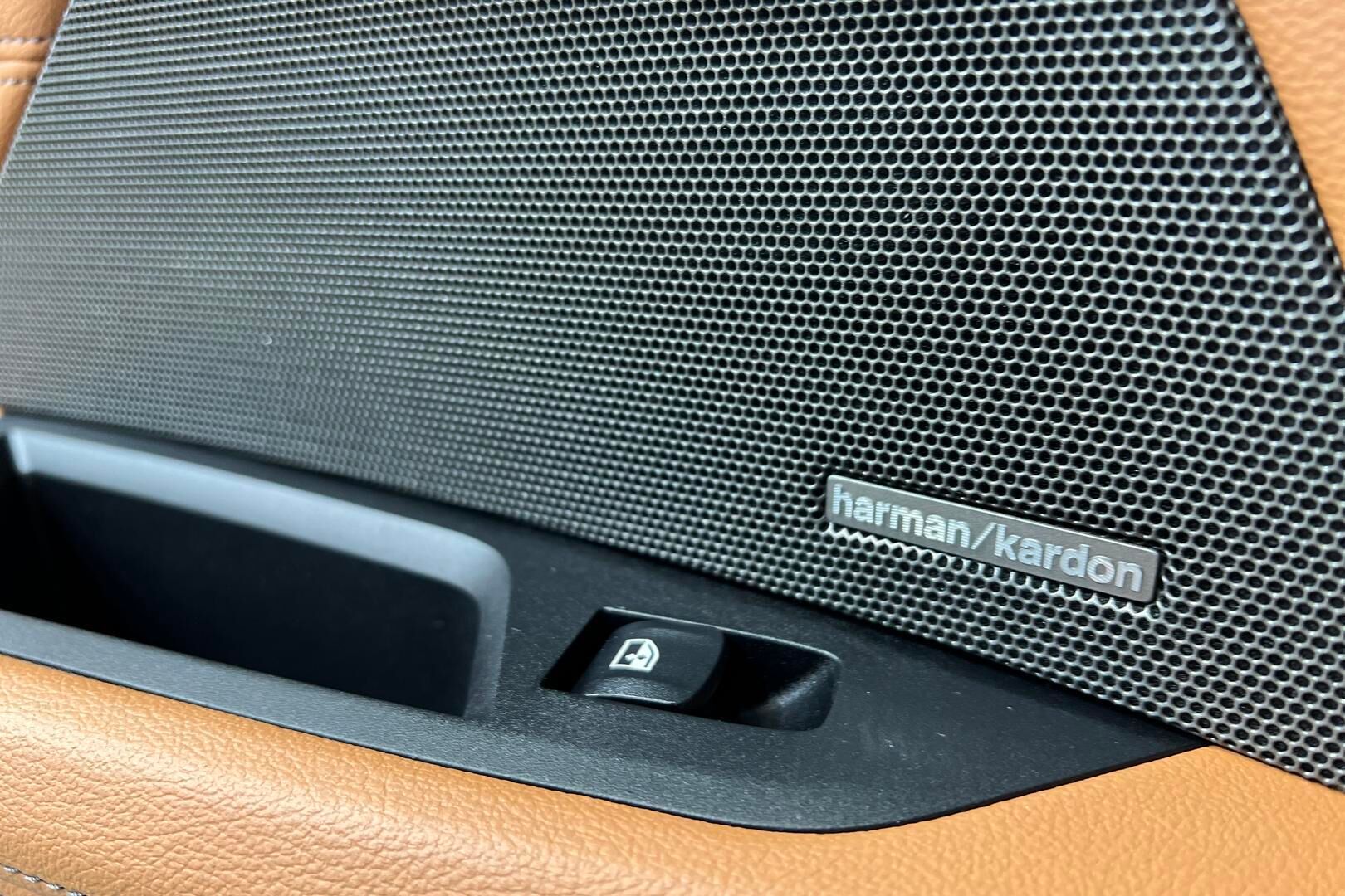 BMW i4 iso kuva 35