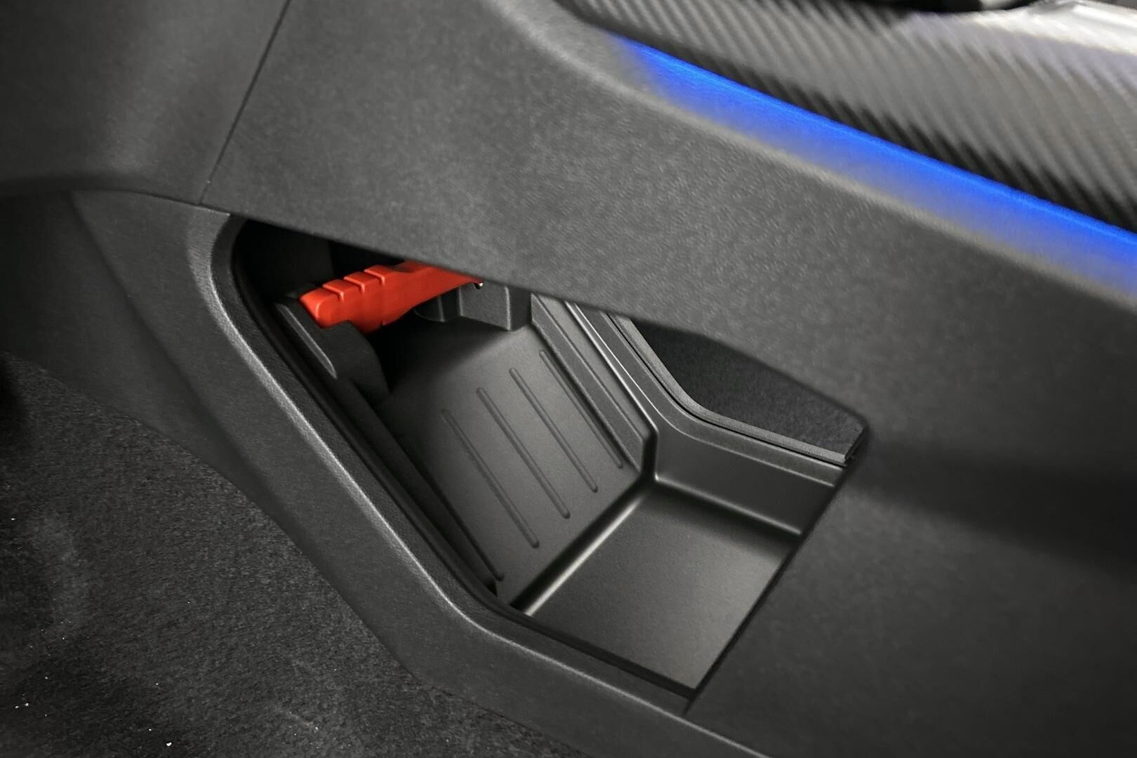 Ford Explorer iso kuva 15