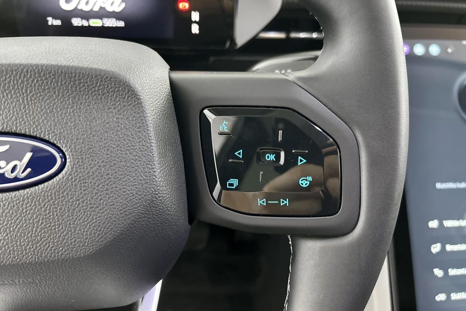 Ford Explorer iso kuva 17