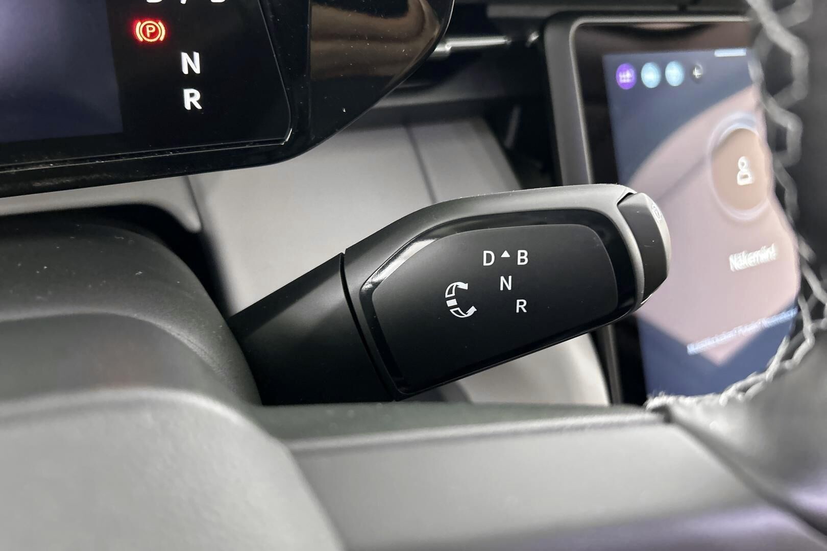 Ford Explorer iso kuva 18