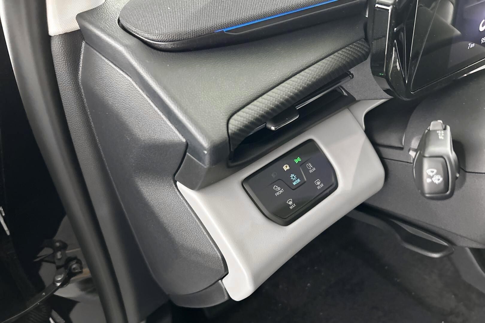 Ford Explorer iso kuva 29