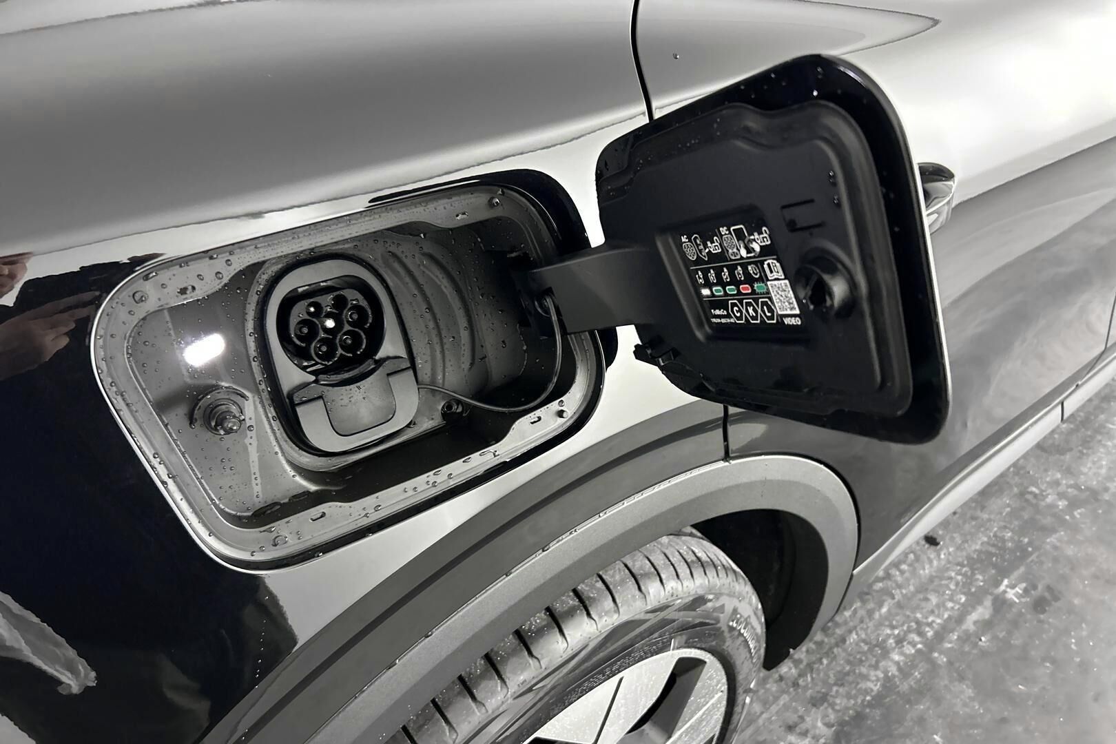 Ford Explorer iso kuva 30