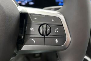 BMW iX2 esikatselu 16