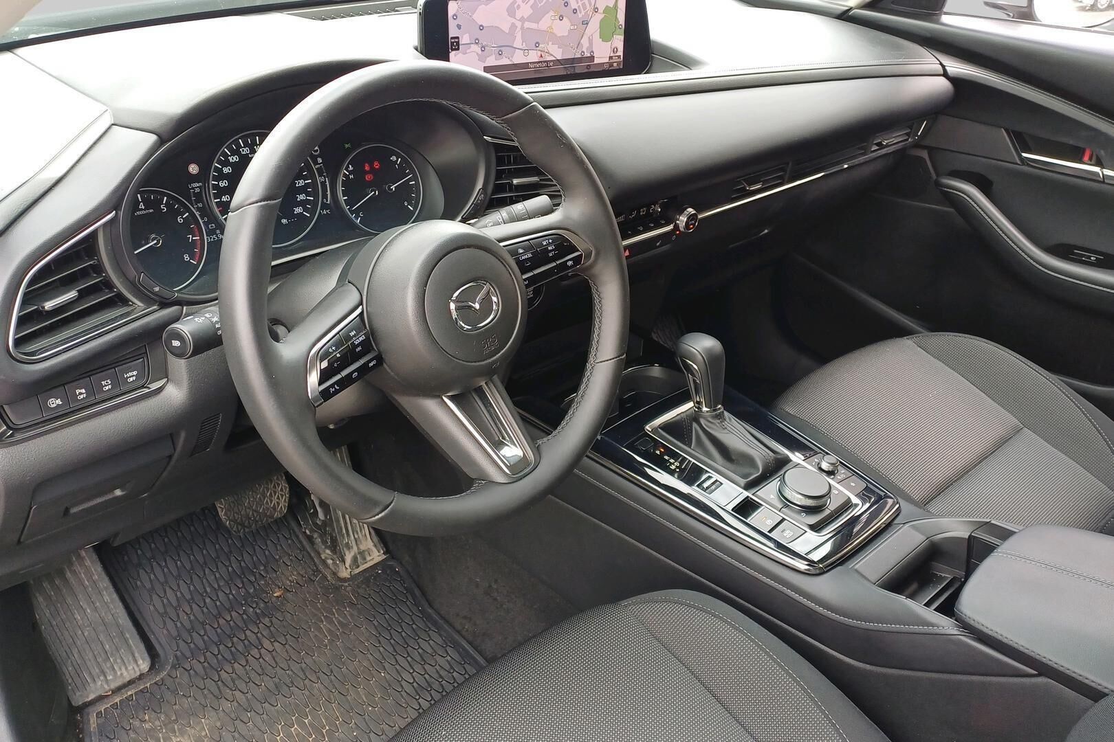 Mazda CX-30 iso kuva 1