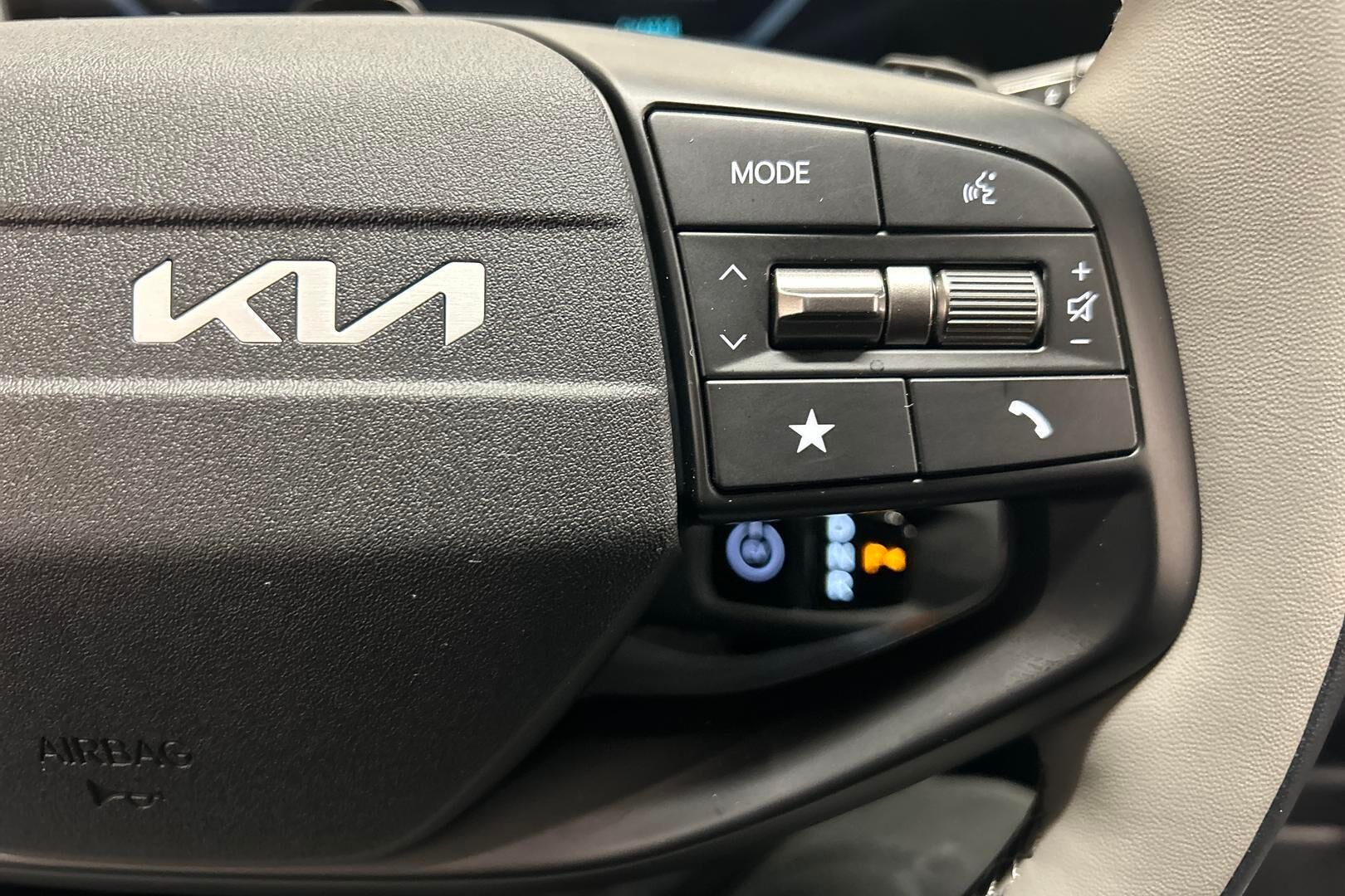 Kia EV4 iso kuva 15