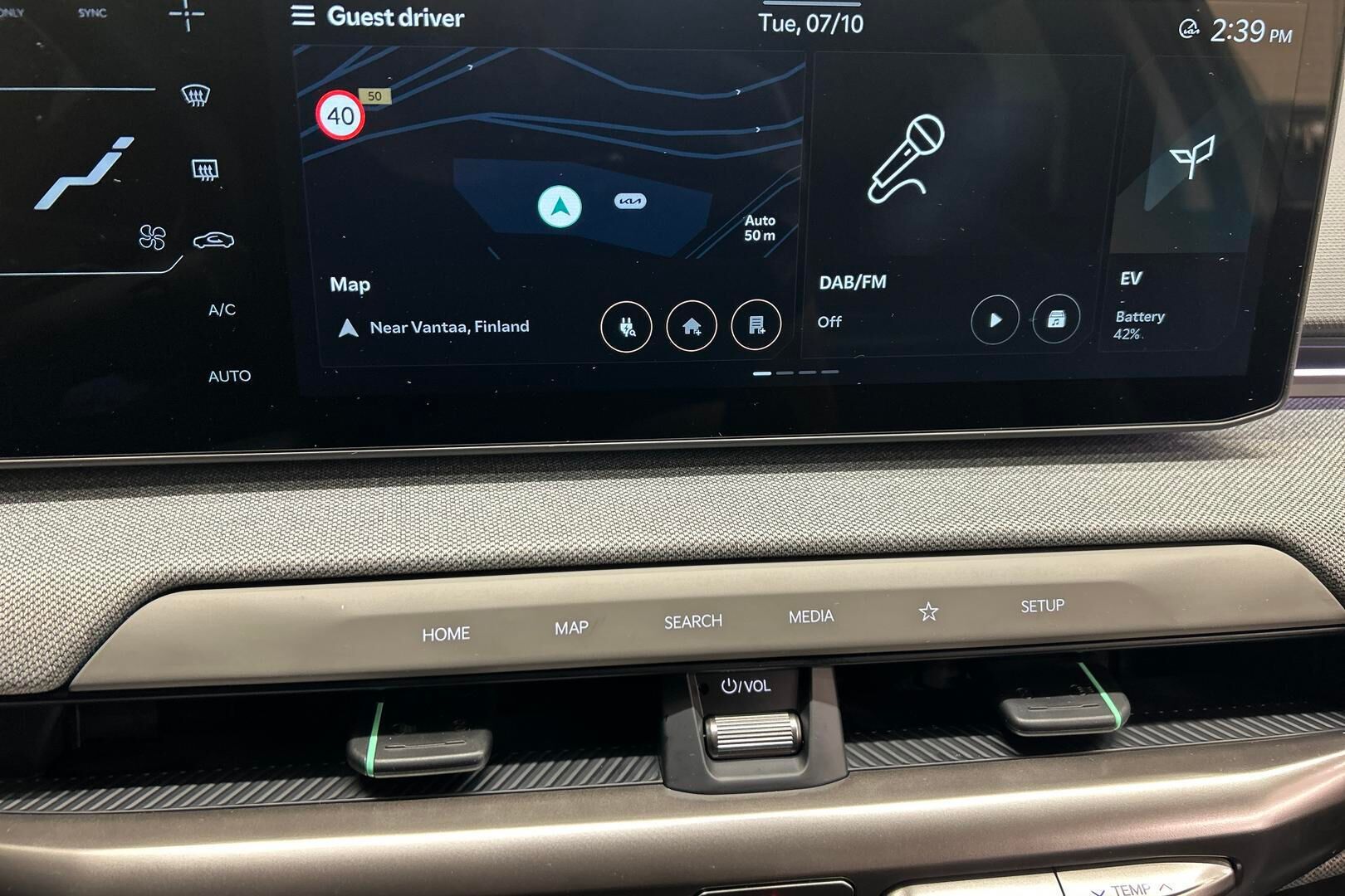 Kia EV4 iso kuva 16