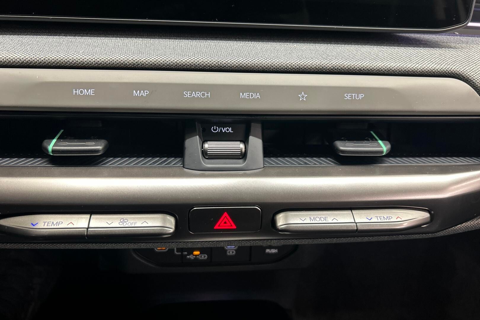 Kia EV4 iso kuva 18
