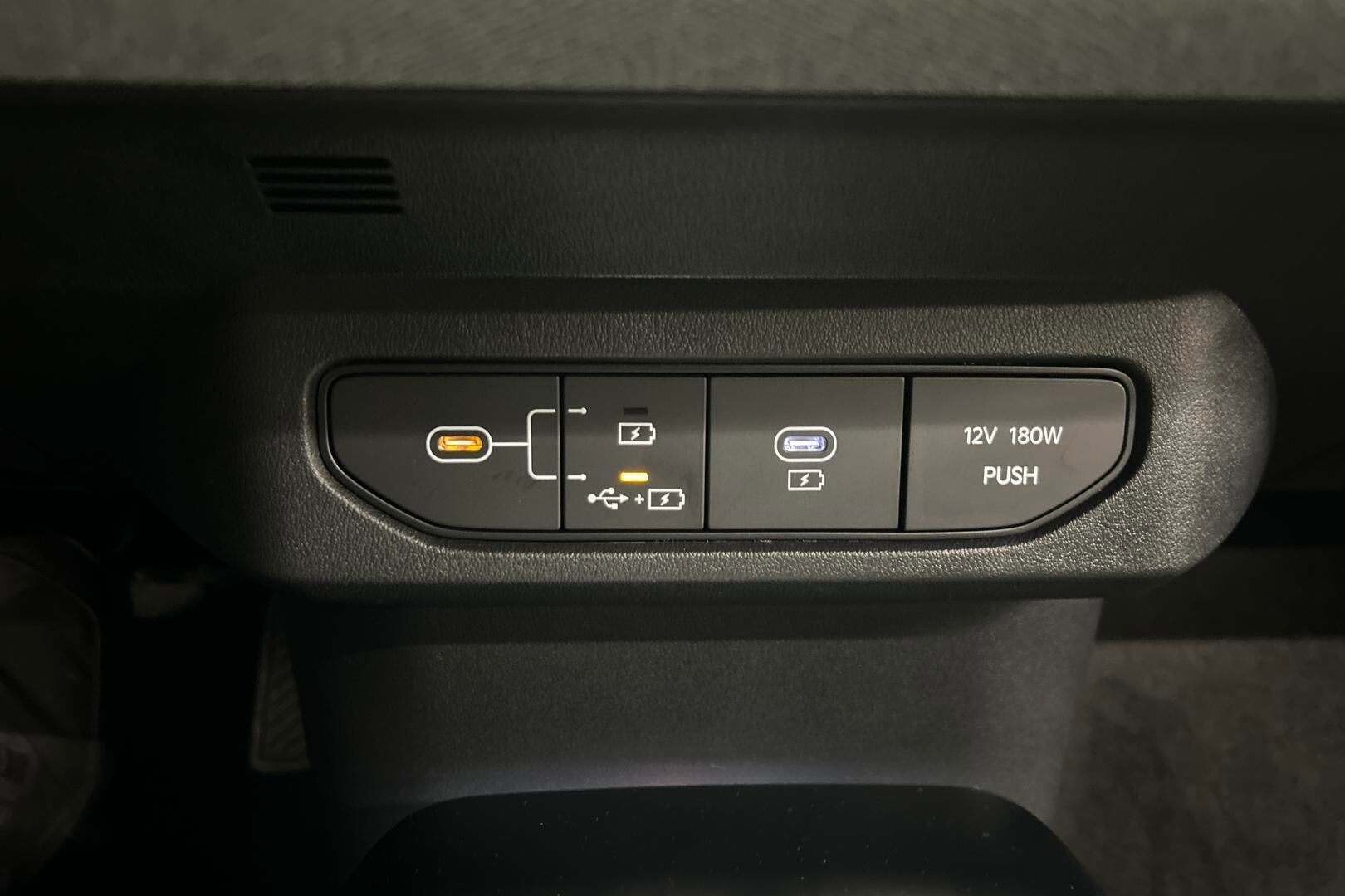 Kia EV4 iso kuva 19