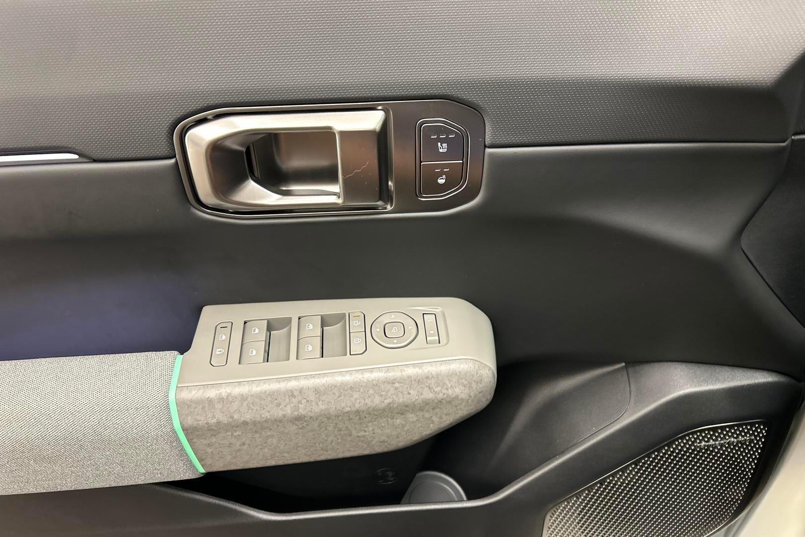 Kia EV4 iso kuva 22