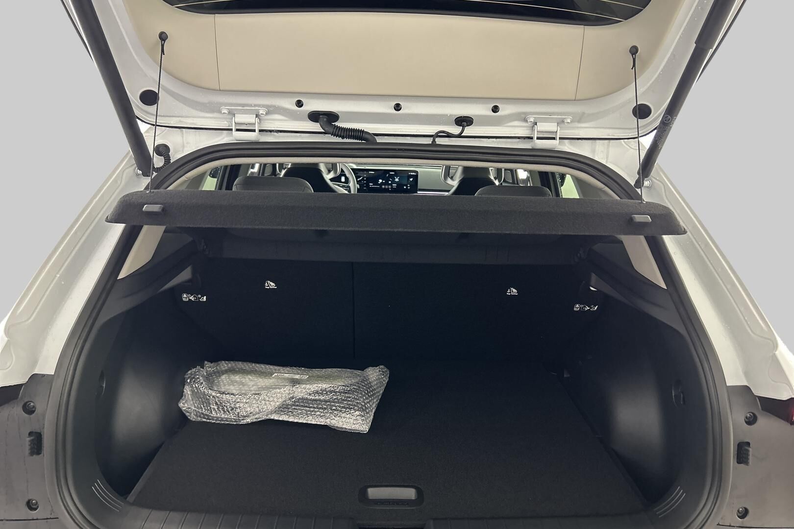 Kia EV4 iso kuva 11