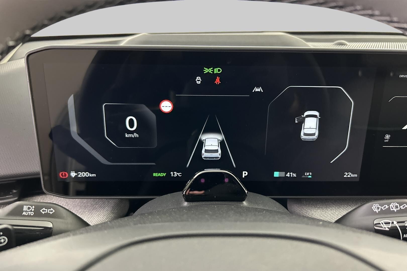Kia EV4 iso kuva 15