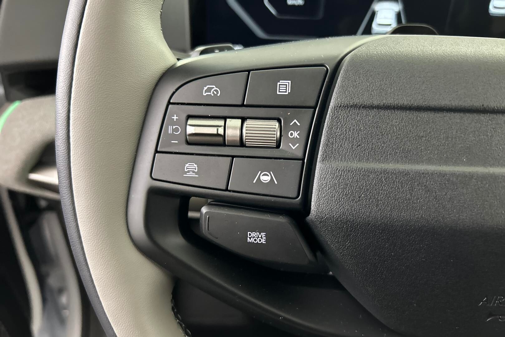 Kia EV4 iso kuva 25