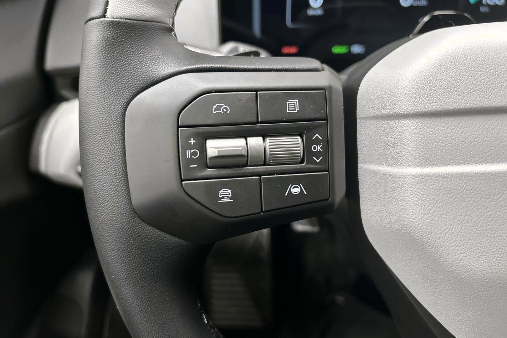 Kia EV4 iso kuva 18