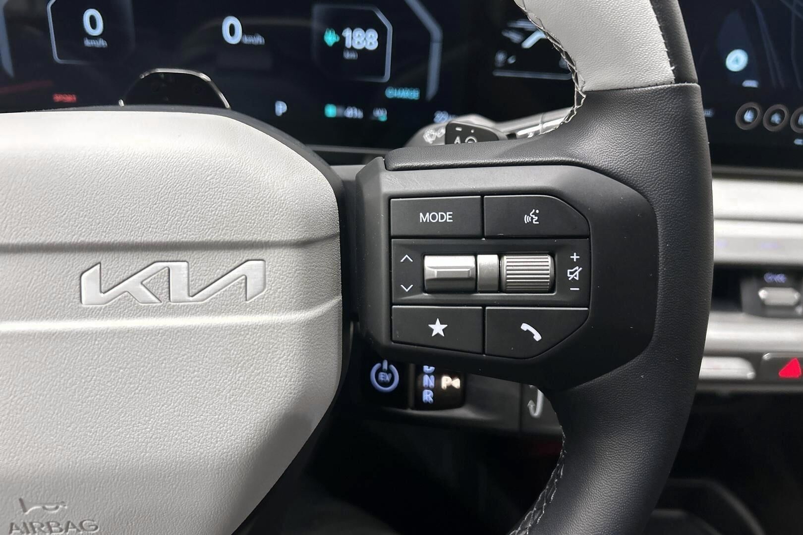 Kia EV4 iso kuva 19