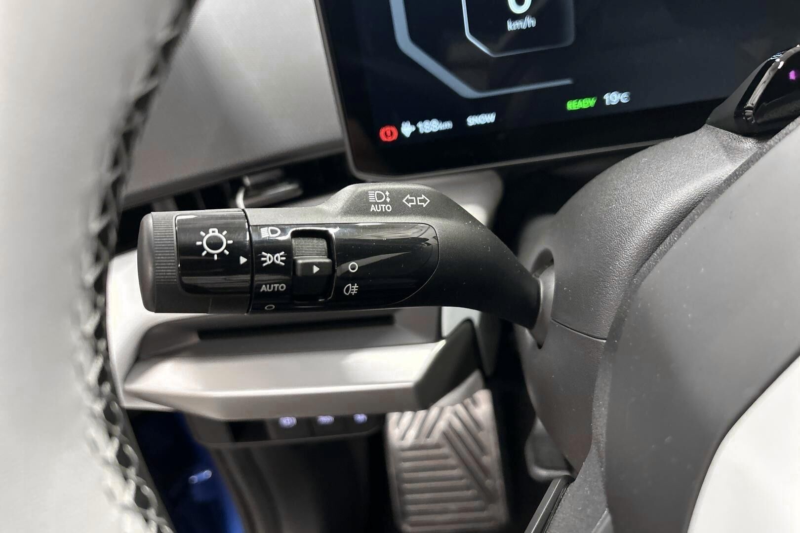 Kia EV4 iso kuva 23
