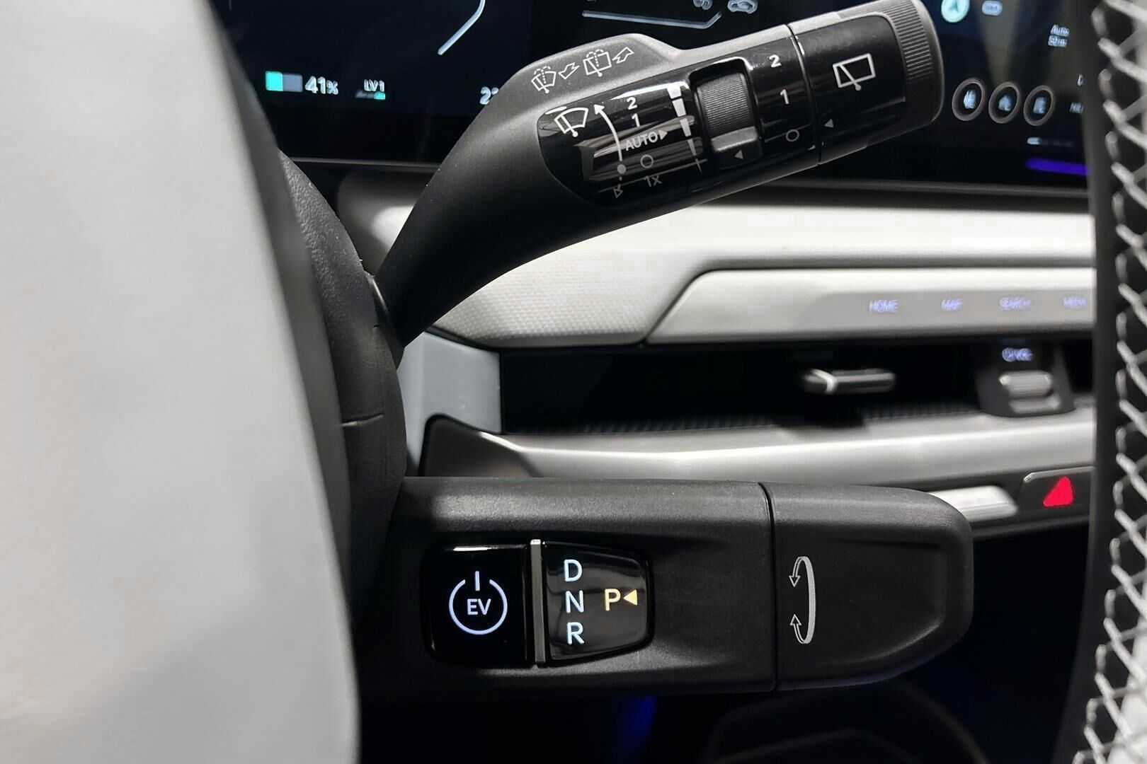 Kia EV4 iso kuva 24