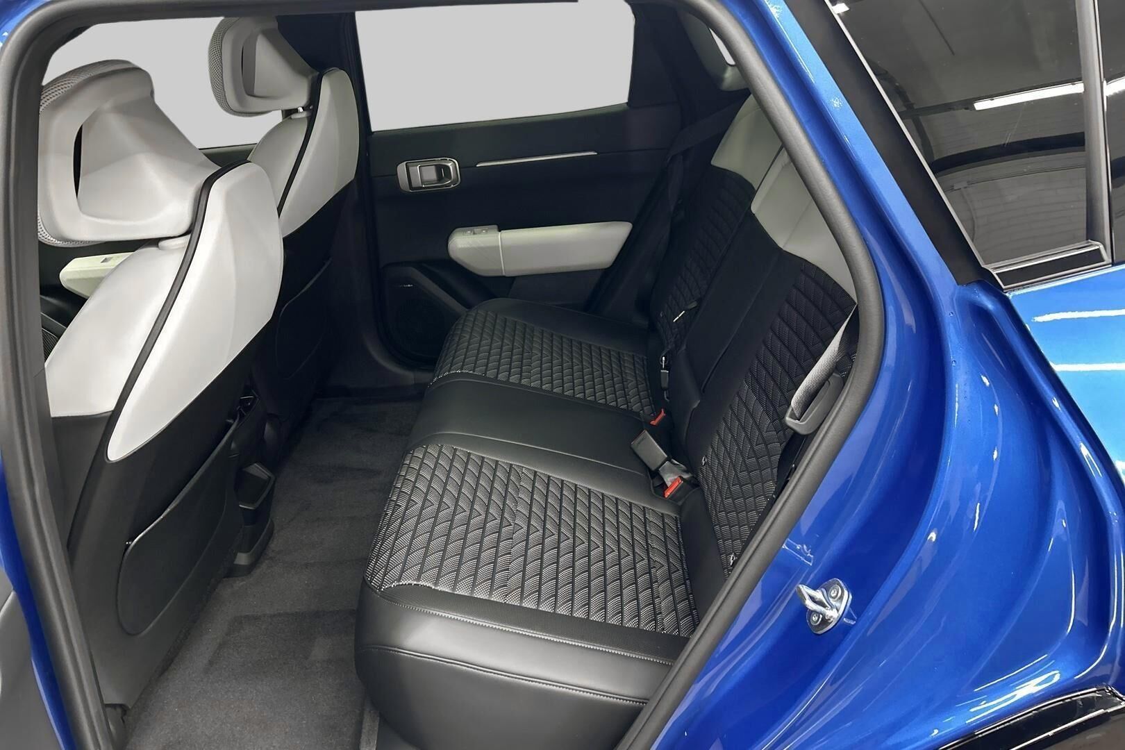 Kia EV4 iso kuva 9