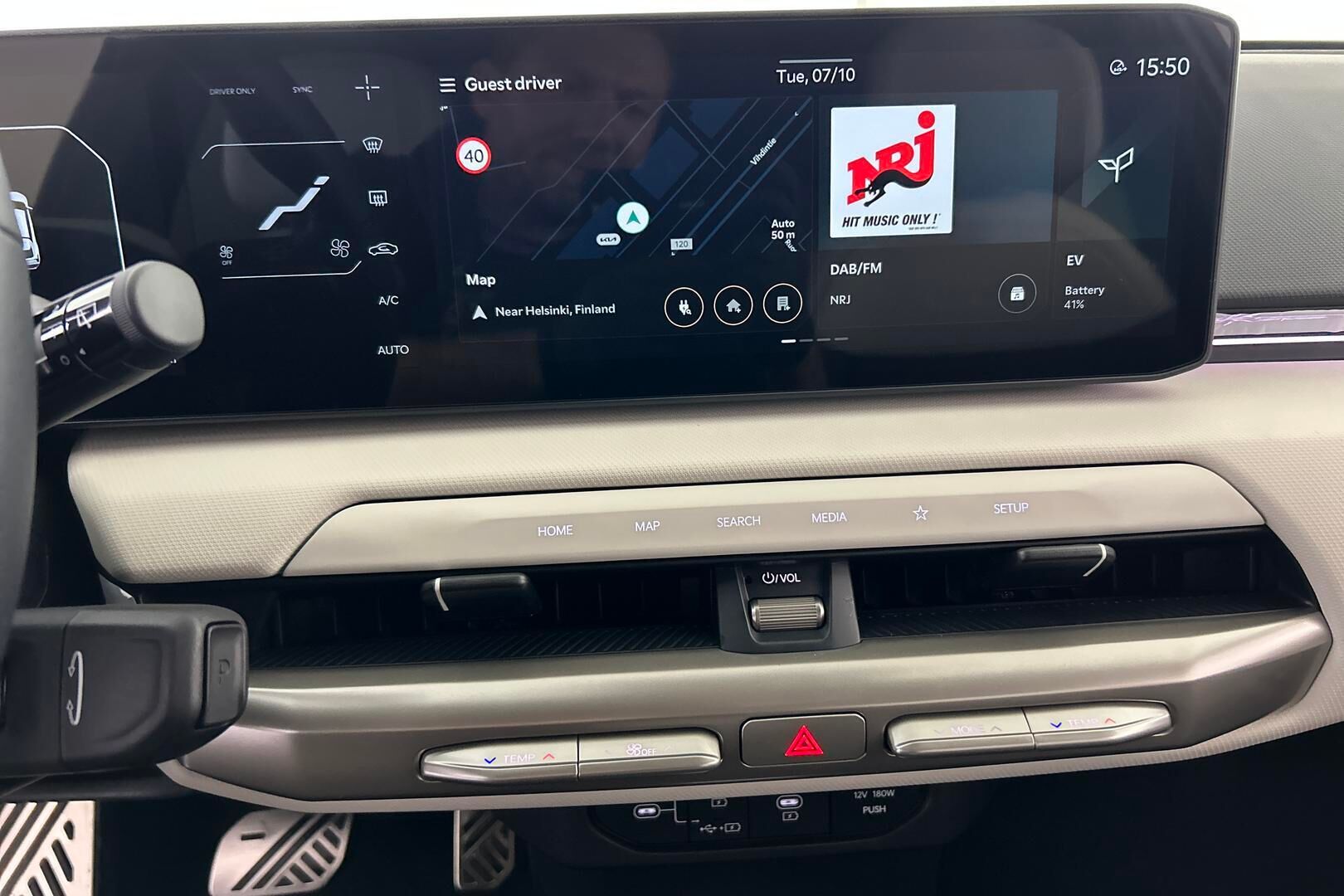 Kia EV4 iso kuva 16