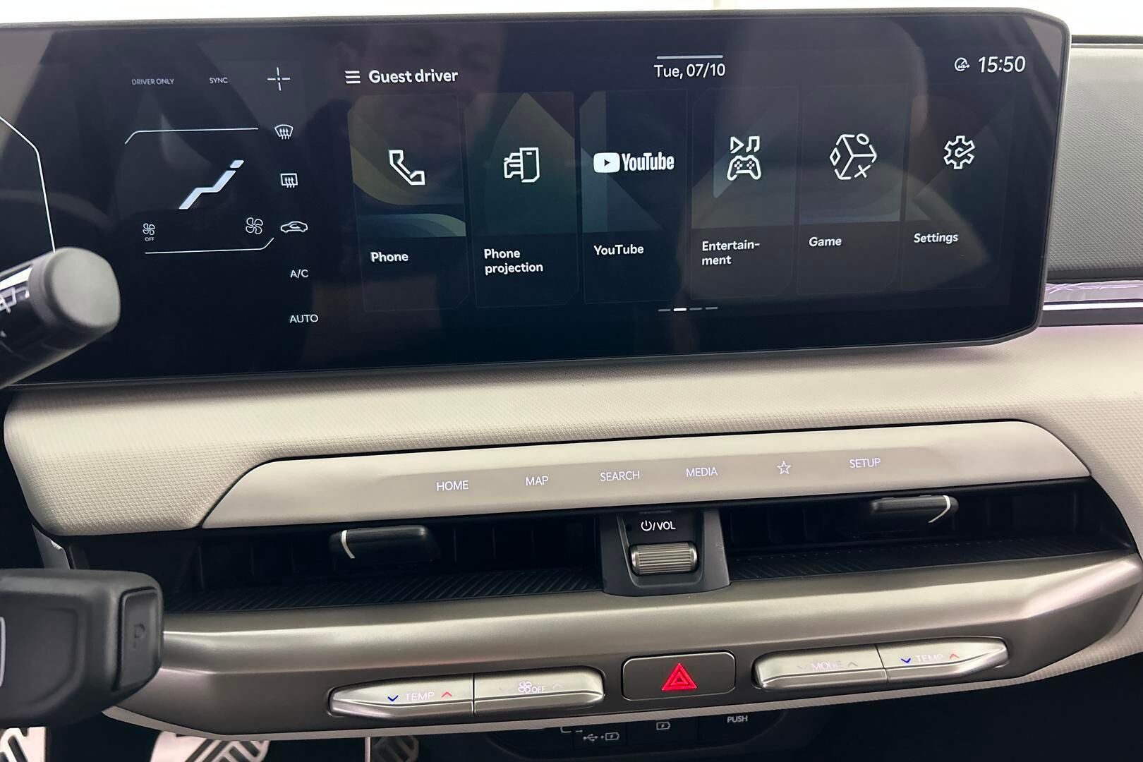 Kia EV4 iso kuva 17