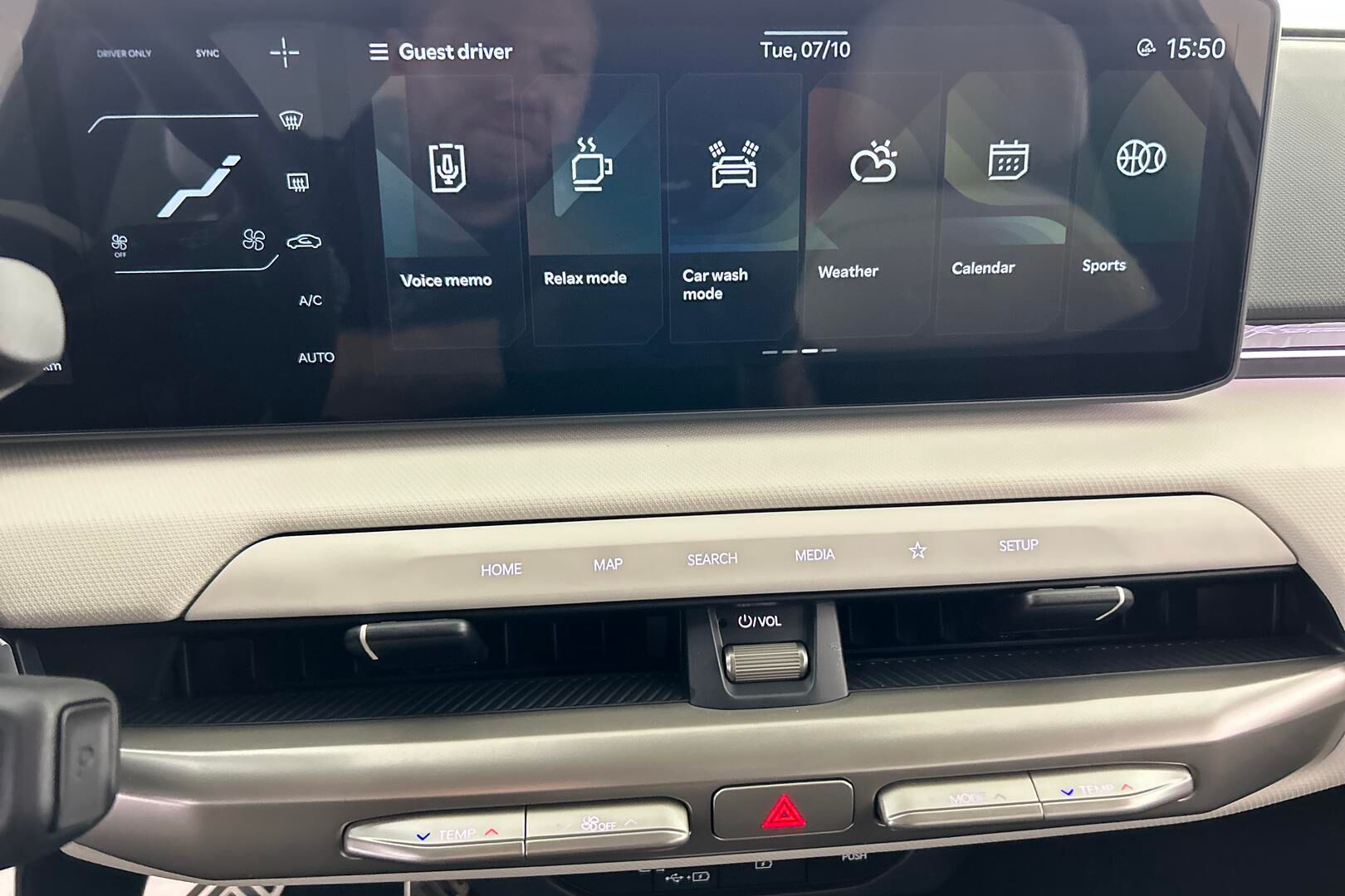 Kia EV4 iso kuva 18