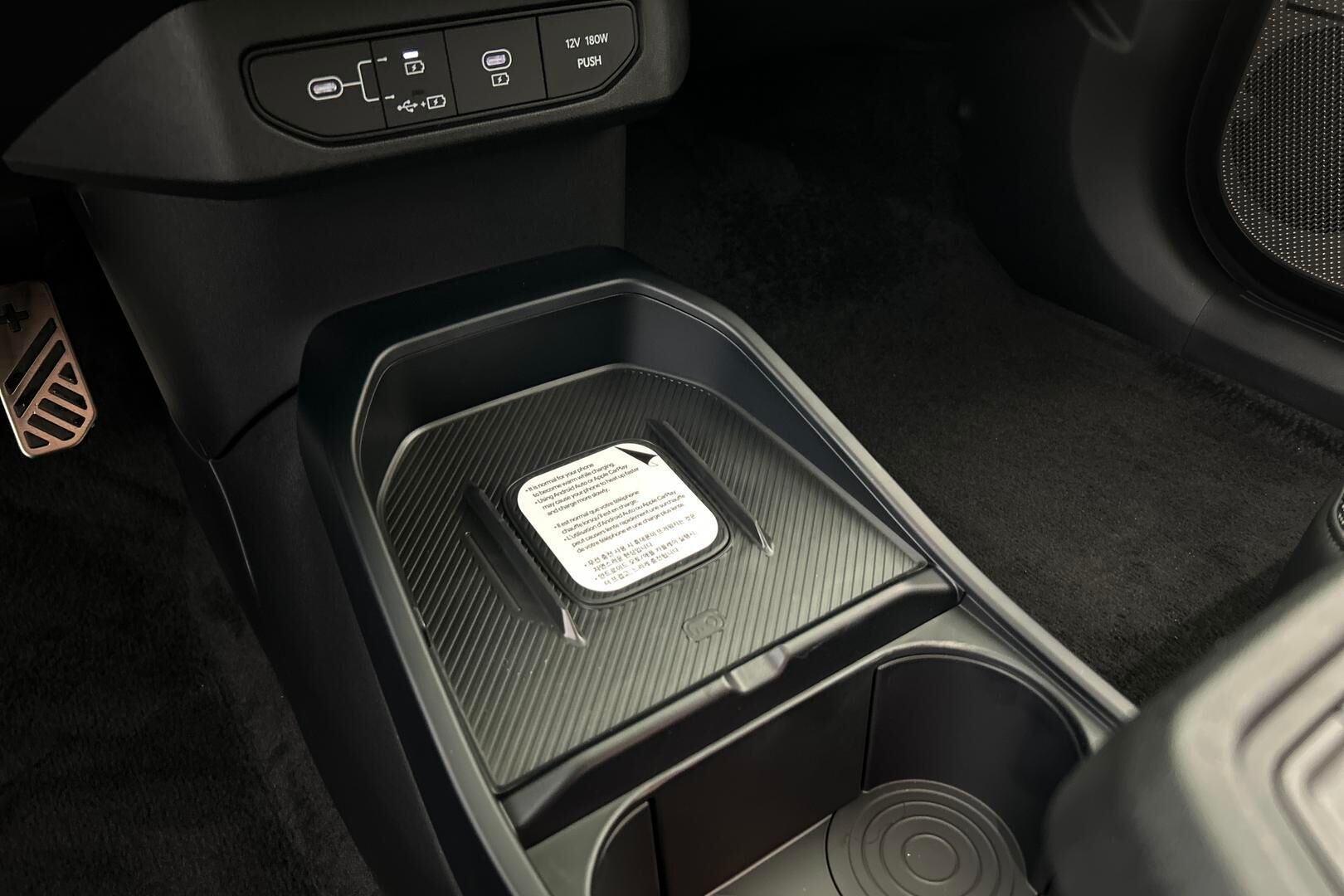 Kia EV4 iso kuva 23