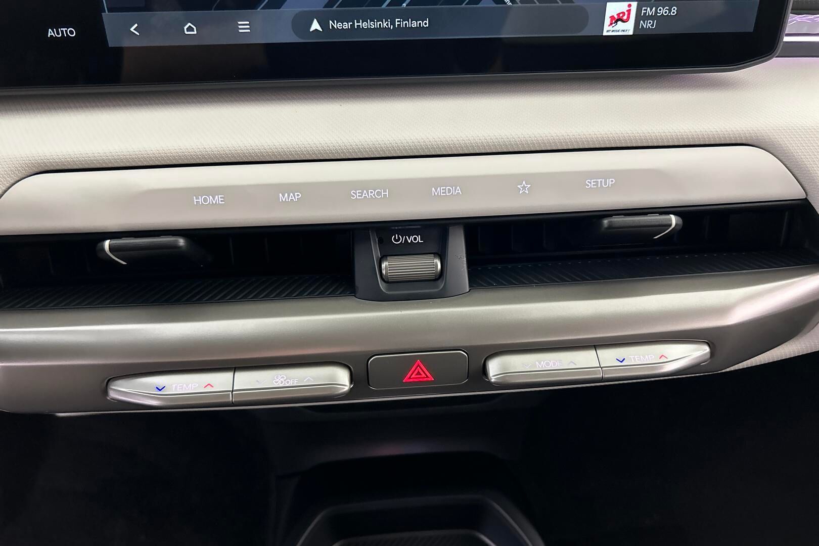 Kia EV4 iso kuva 24