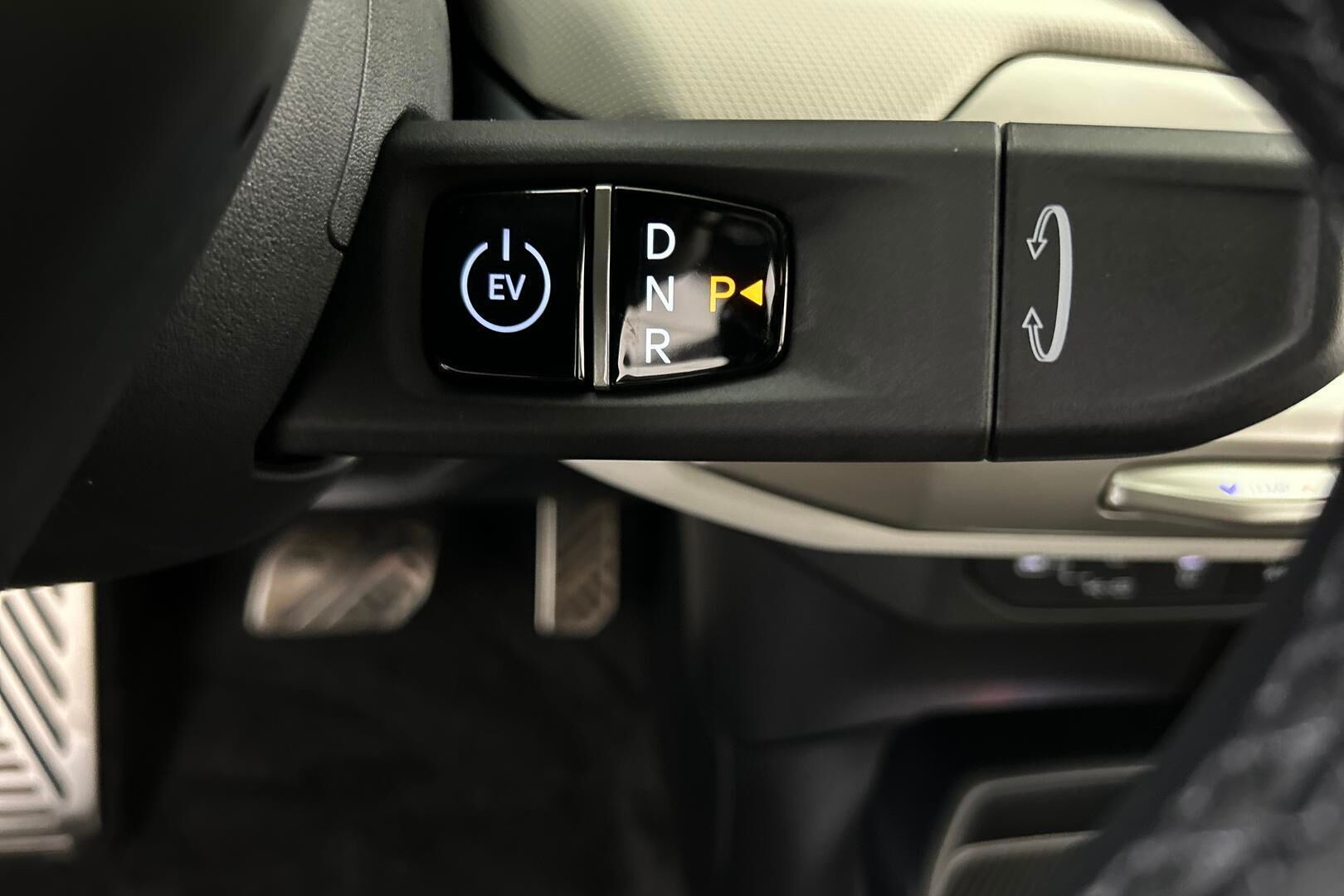Kia EV4 iso kuva 25