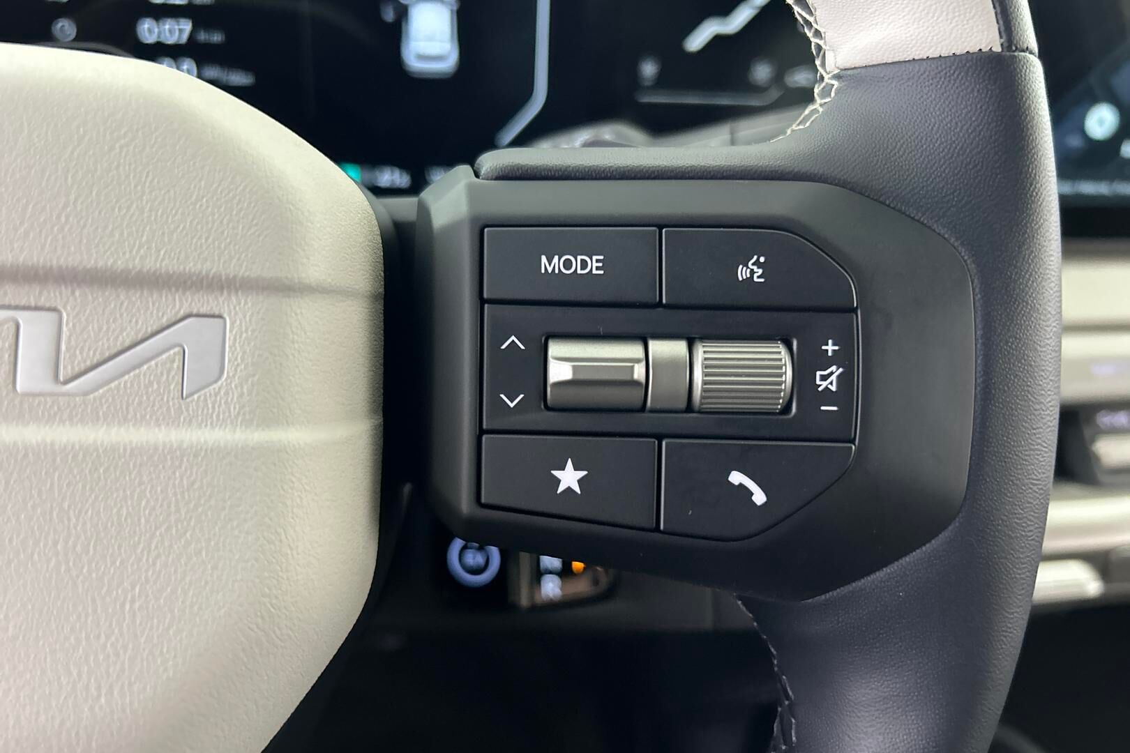 Kia EV4 iso kuva 27