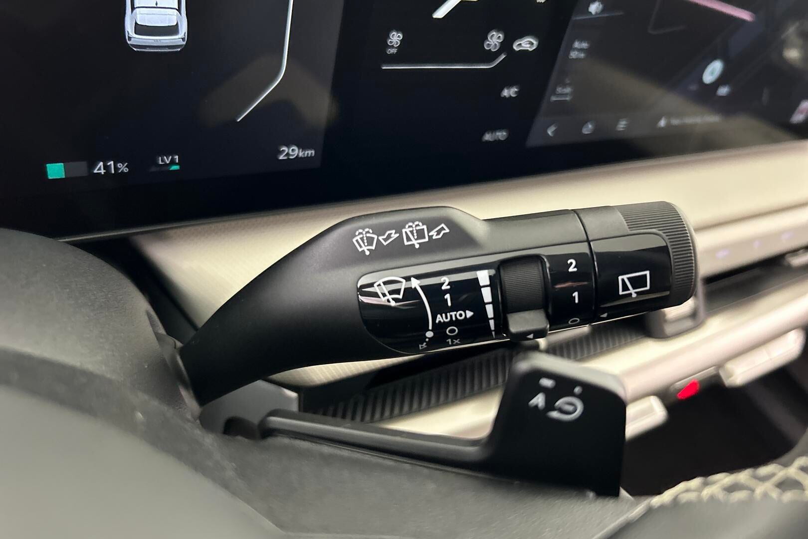 Kia EV4 iso kuva 29