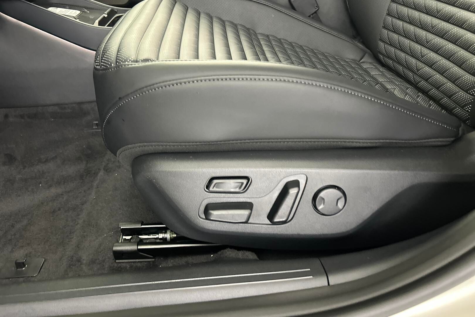 Kia EV4 iso kuva 31