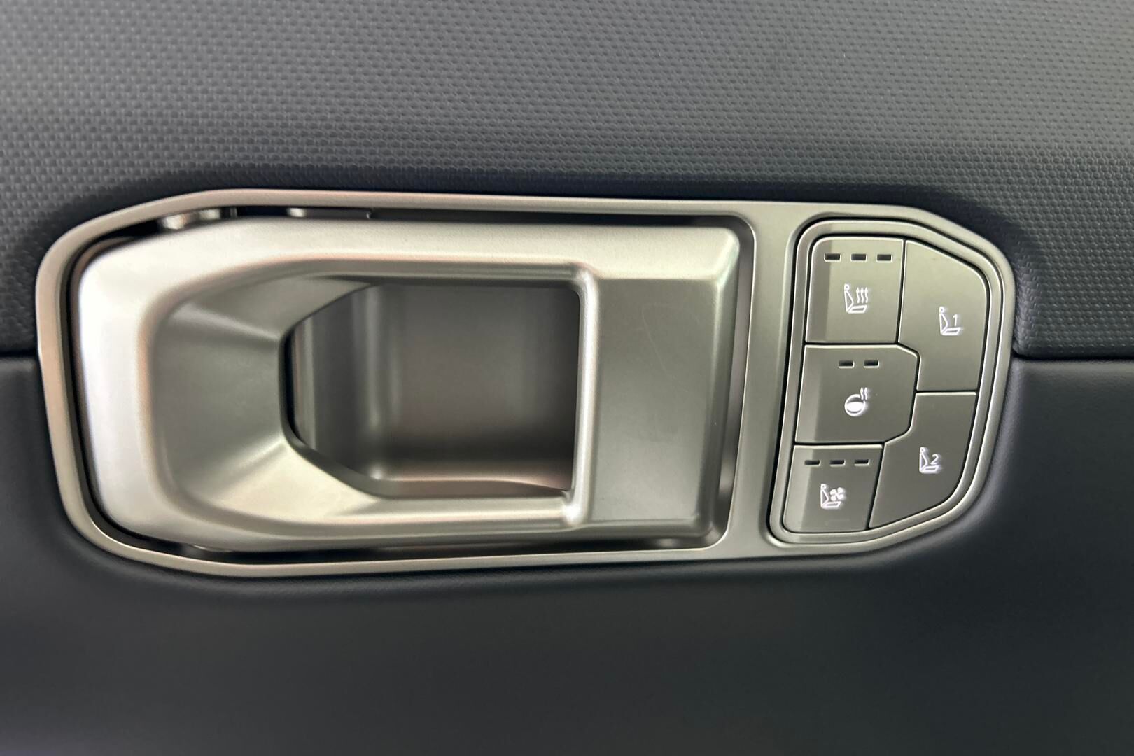 Kia EV4 iso kuva 33