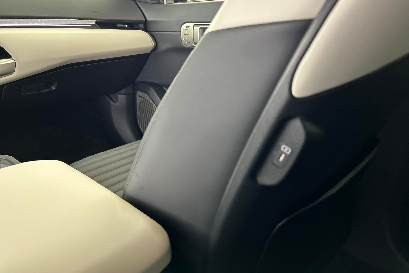 Kia EV4 iso kuva 35