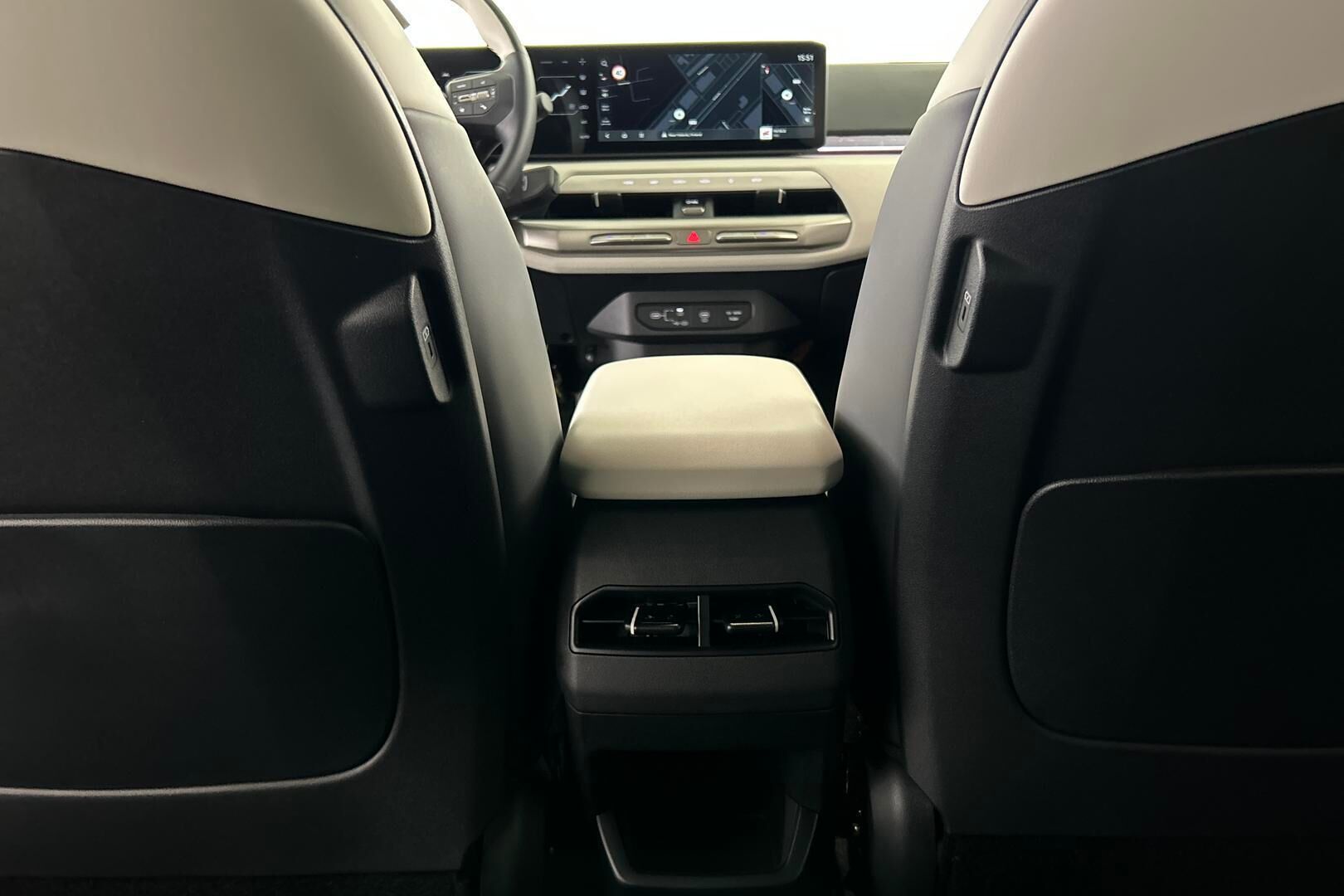 Kia EV4 iso kuva 36