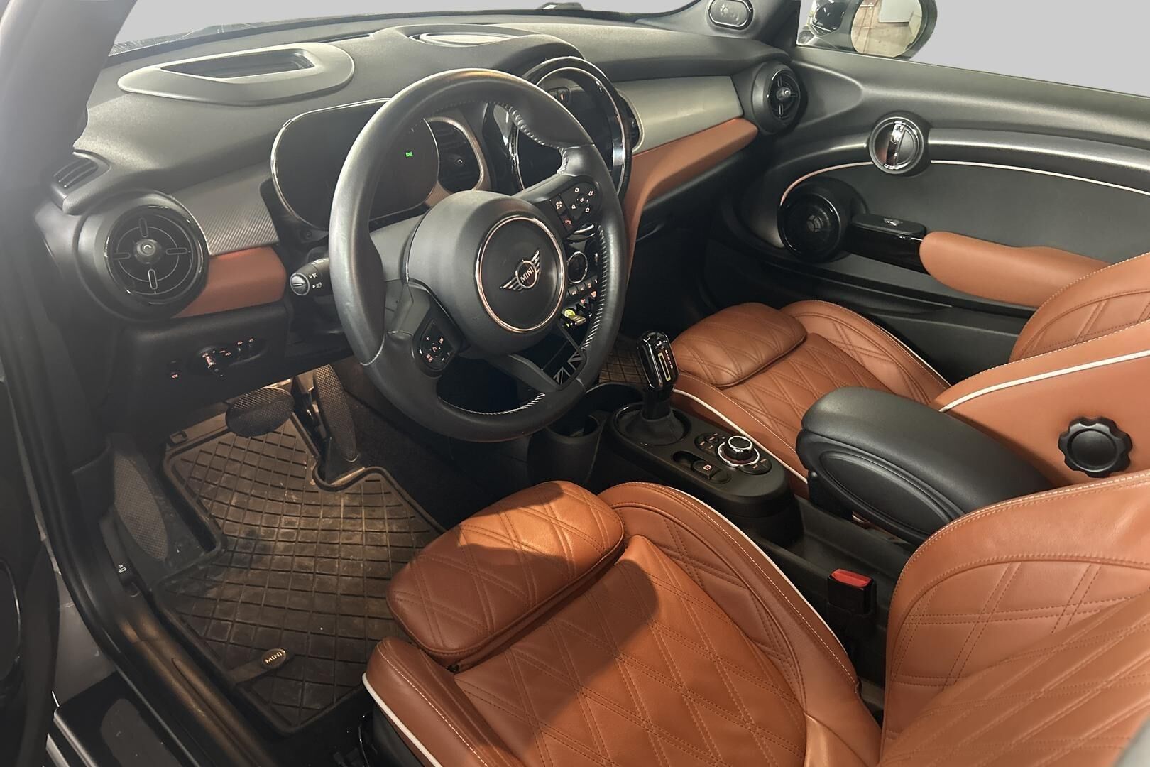 Mini COOPER SE iso kuva 2