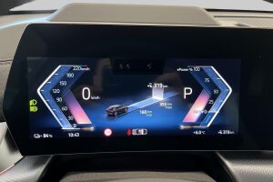 BMW iX2 esikatselu 13