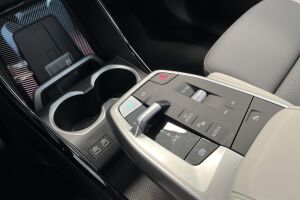 BMW iX2 esikatselu 15