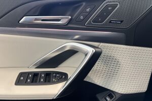 BMW iX2 esikatselu 19