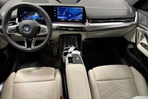 BMW iX2 esikatselu 10