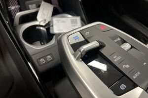 BMW iX2 esikatselu 20