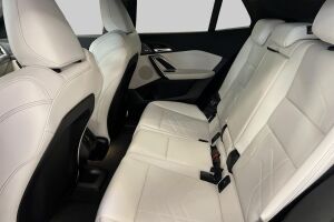 BMW iX2 esikatselu 9