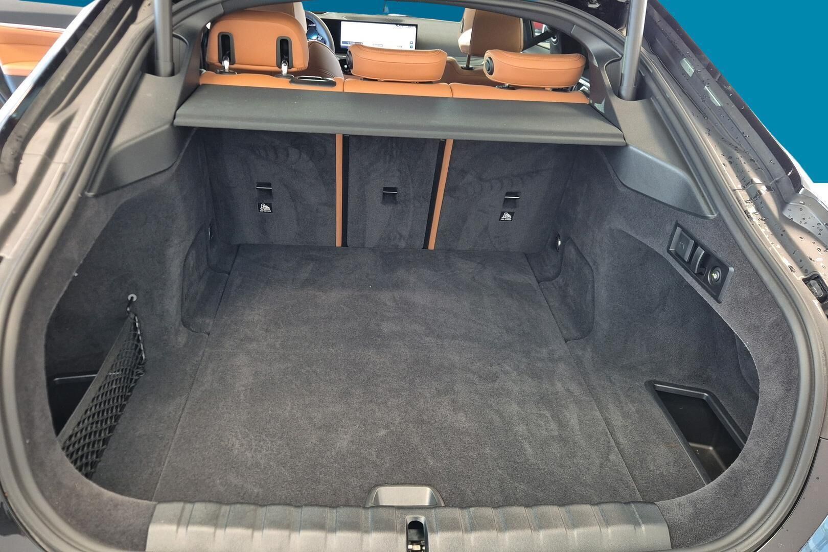 BMW i4 iso kuva 11