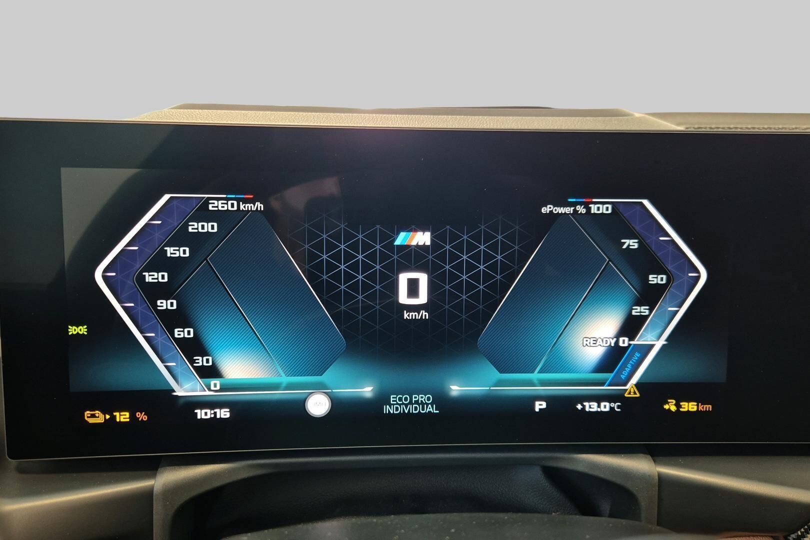BMW i4 iso kuva 13