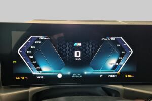 BMW i4 esikatselu 13