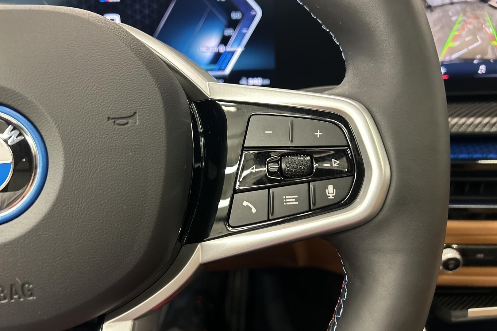 BMW i4 iso kuva 17