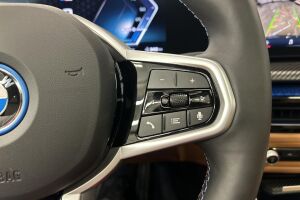 BMW i4 esikatselu 17