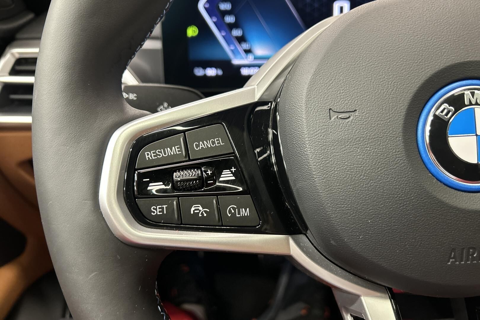 BMW i4 iso kuva 18