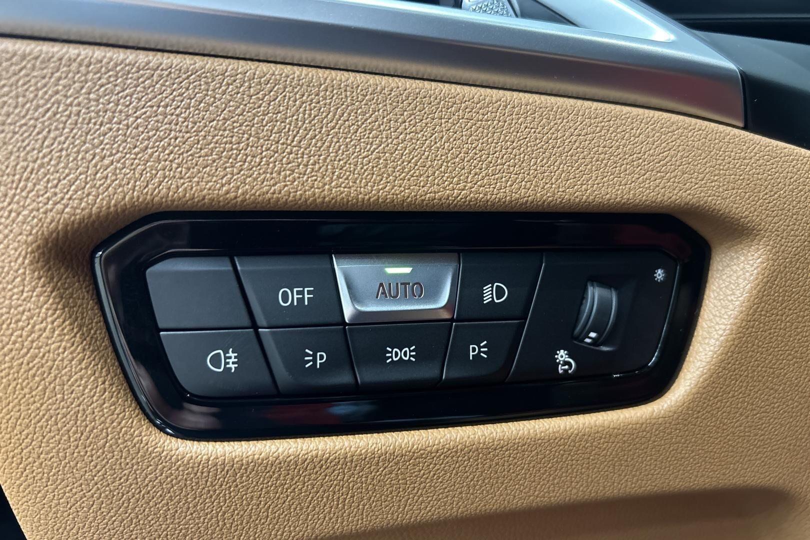 BMW i4 iso kuva 19