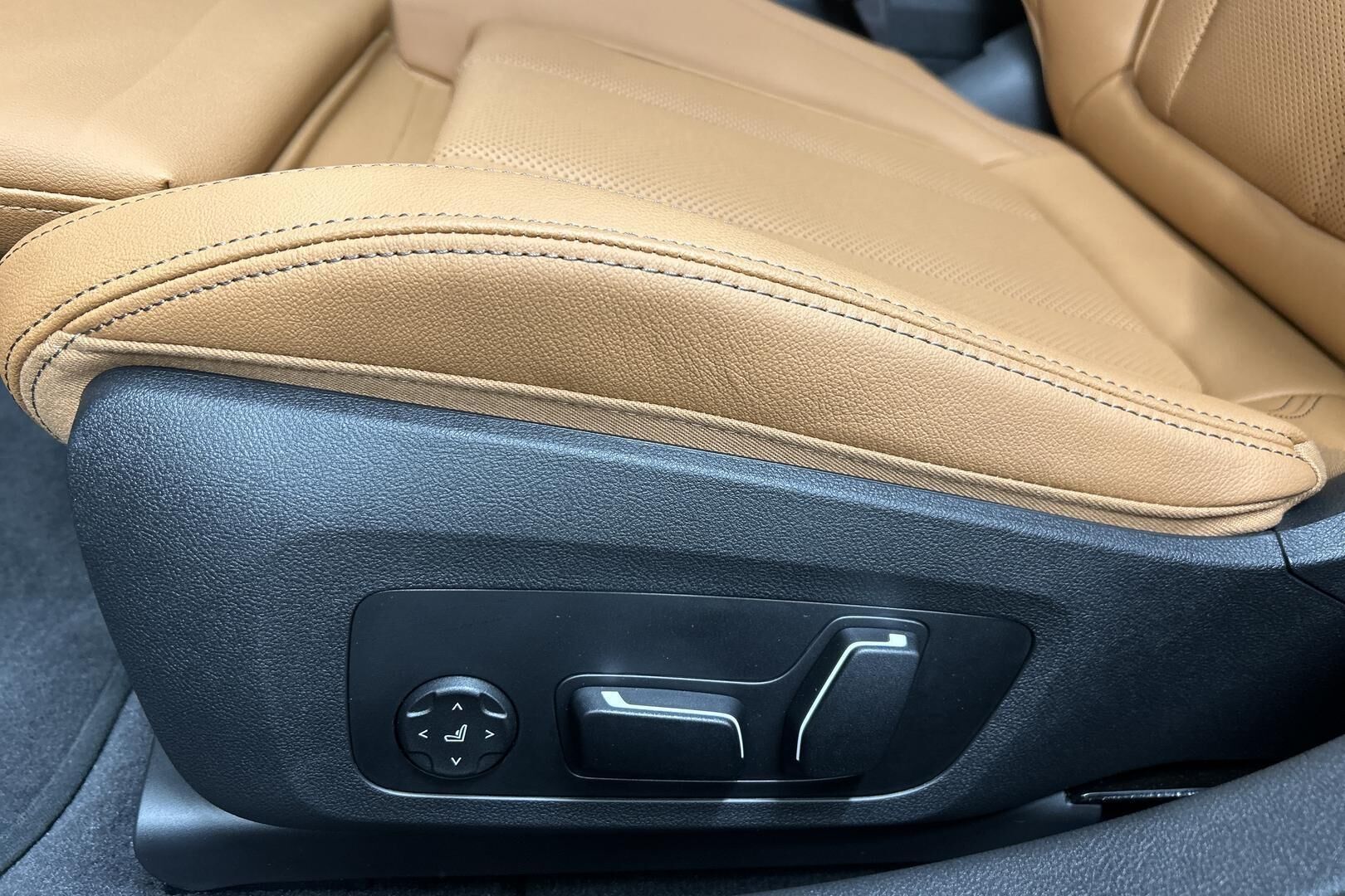 BMW i4 iso kuva 21