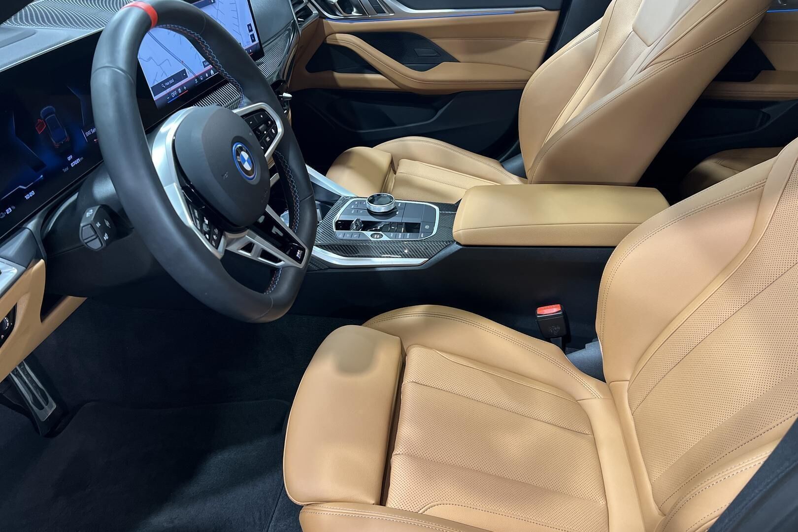 BMW I4 M60 iso kuva 25